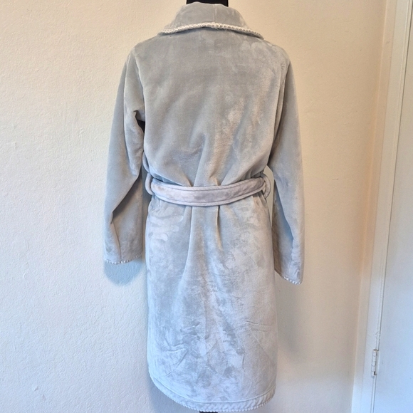 Pottery Barn Gray Robe w/ White Stitching No Tag Size S/M Gently Loved - Picture 6 of 12